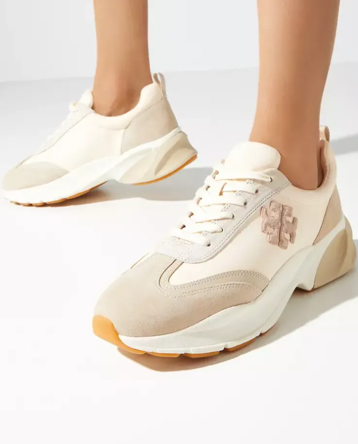 Beżowe sneakersy z emblematem Good Luck