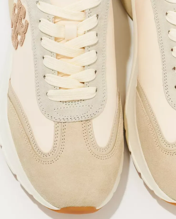 Beżowe sneakersy z emblematem Good Luck