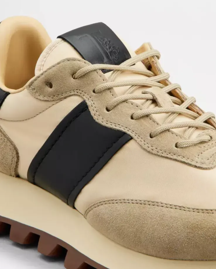 Beżowe zamszowe sneakersy