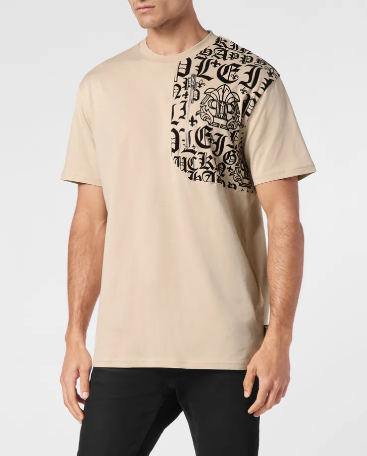 Beżowy t-shirt z ozdobną aplikacją