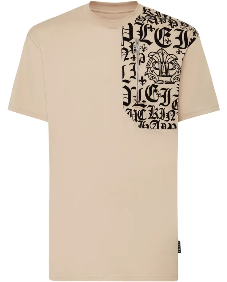 Beżowy t-shirt z ozdobną aplikacją