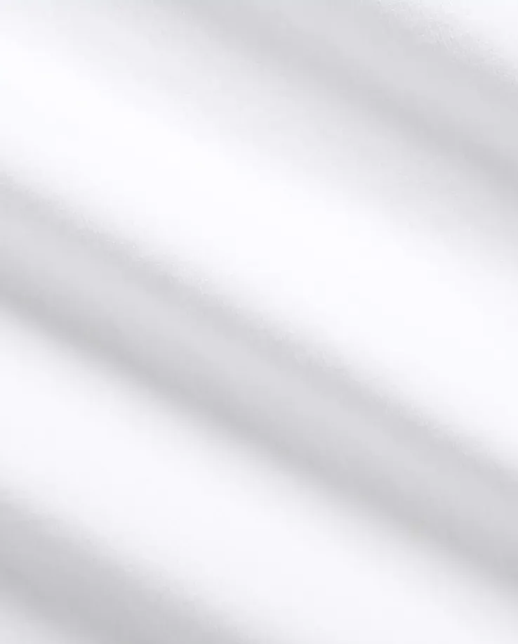 Biała koszula z wyszywanym logo
