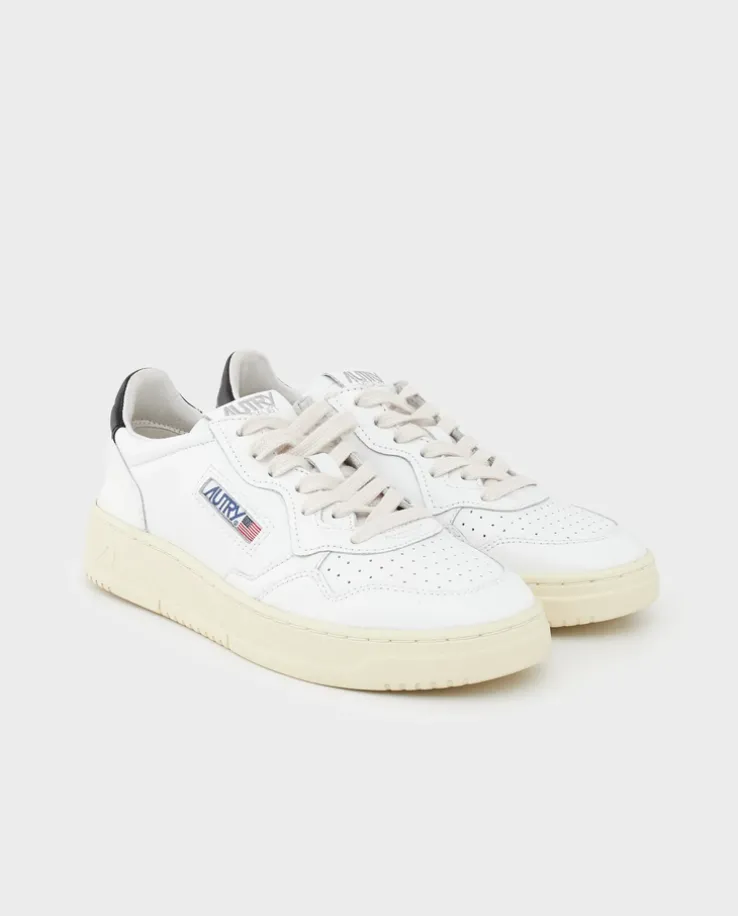 Białe skórzane sneakersy Medalist