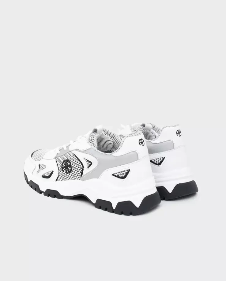 Białe sneakersy z logo