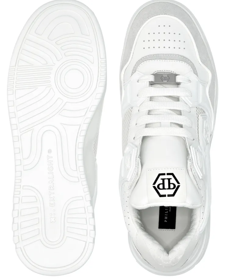 Białe sneakersy z siateczką