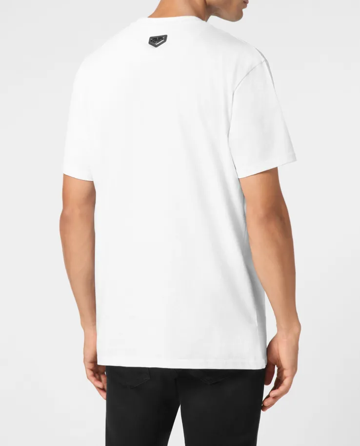 Biały T-shirt z dużym logo