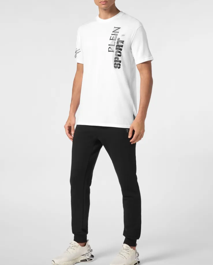 Biały t-shirt z kontrastowym nadrukiem