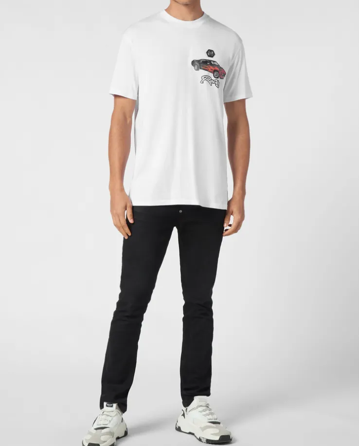 Biały t-shirt z nadrukiem wyścigówki