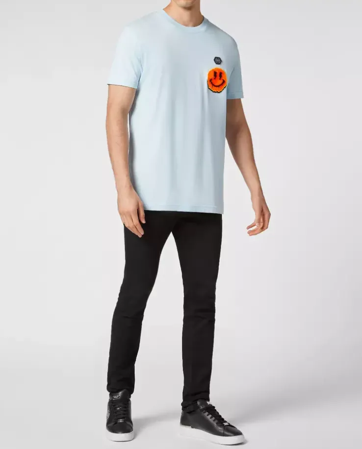 Błękitny t-shirt z naszywką Smile