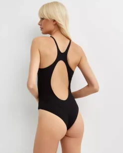 Czarne body z wyciętymi plecami