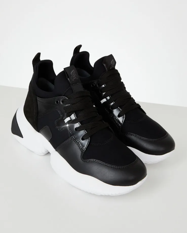 Czarne sneakersy Interaction