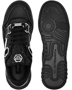 Czarne sneakersy ze zdobieniem