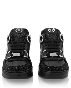 Czarne sneakersy ze zdobieniem