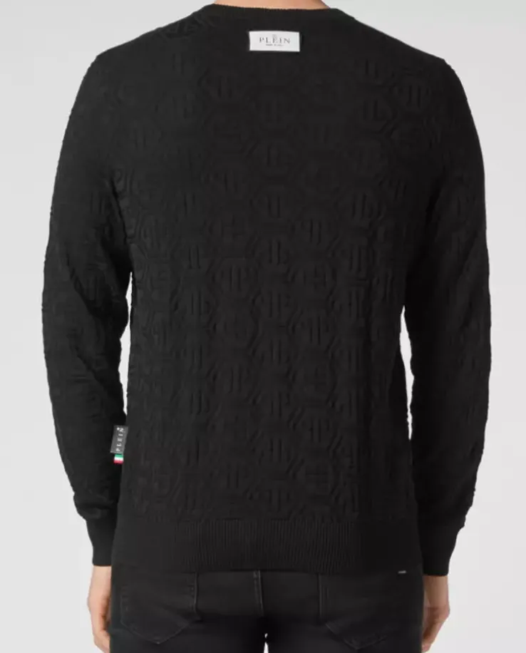 Czarny sweter z monogramem