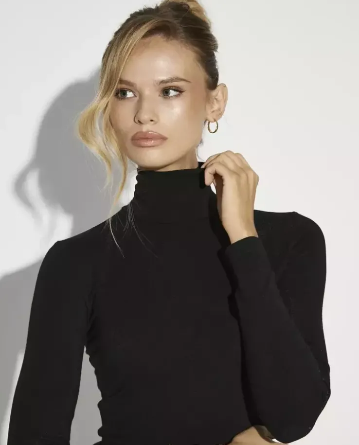 Czarny top z paskiem Clarissa