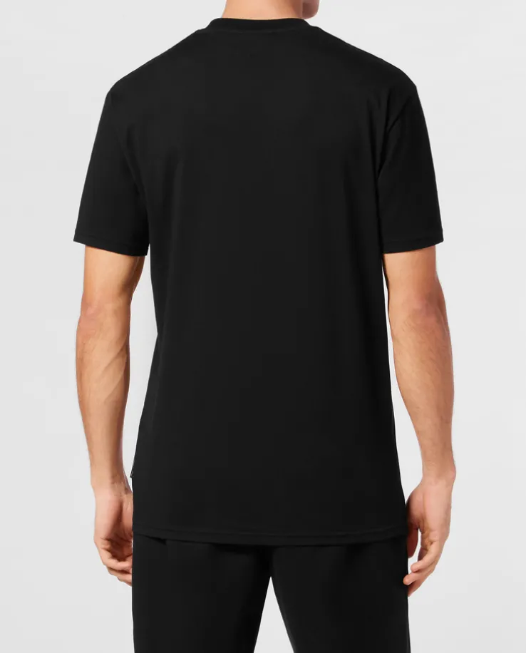 Czarny T-shirt z aplikacją