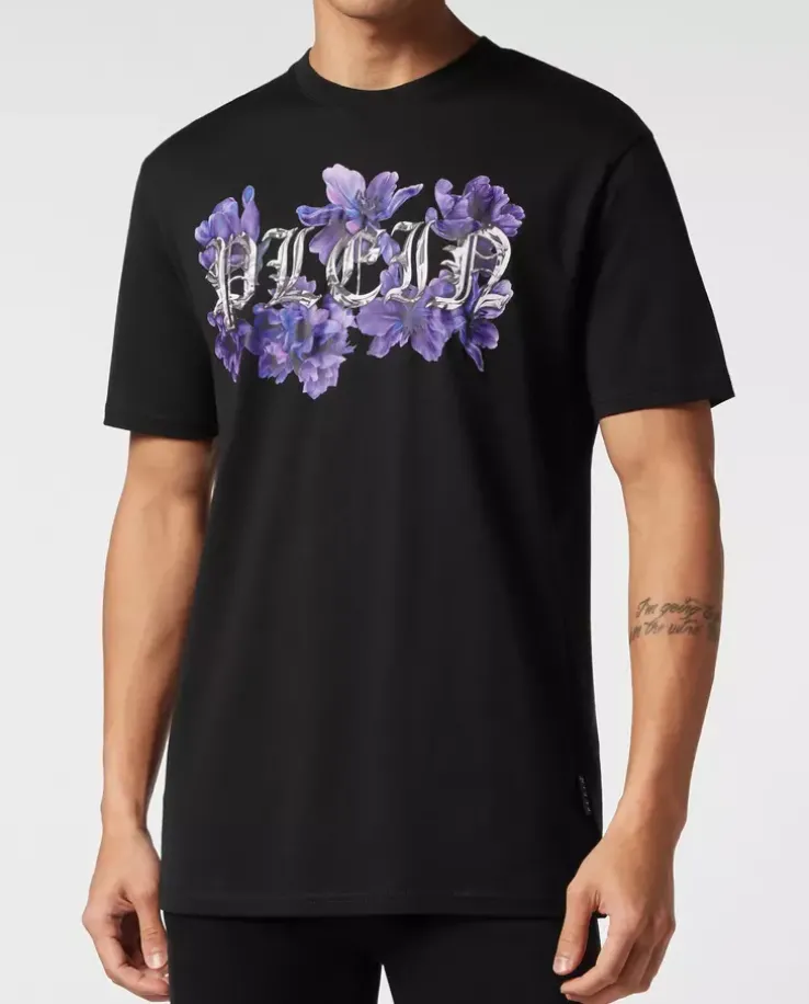 Czarny t-shirt z nadrukiem