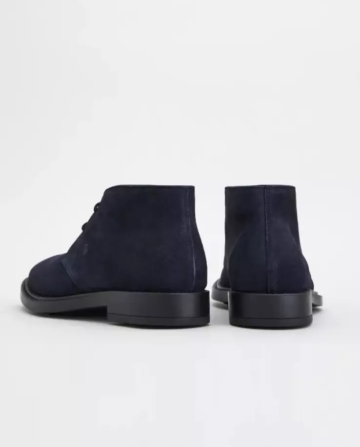 Granatowe buty z wiązaniem