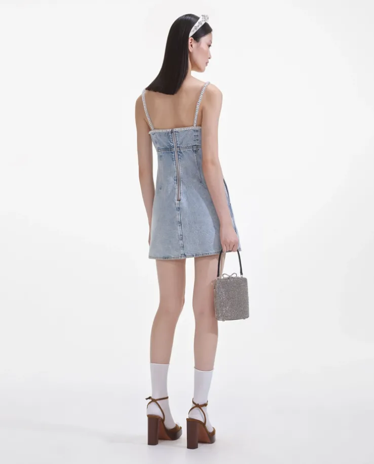 Niebieska jeansowa sukienka mini