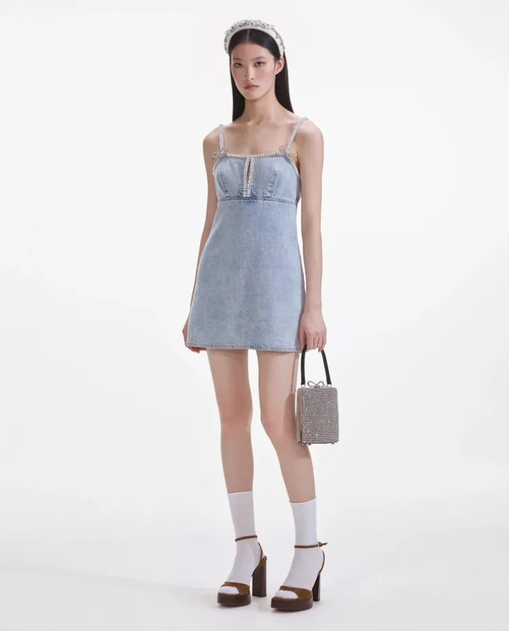 Niebieska jeansowa sukienka mini