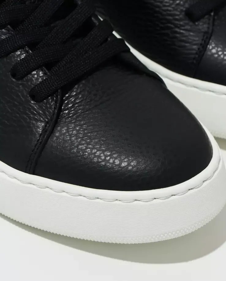 Skórzane sneakersy z kontrastową podeszwą i logo