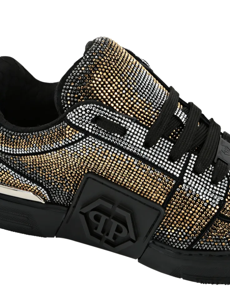 Sneakersy ze zdobieniem