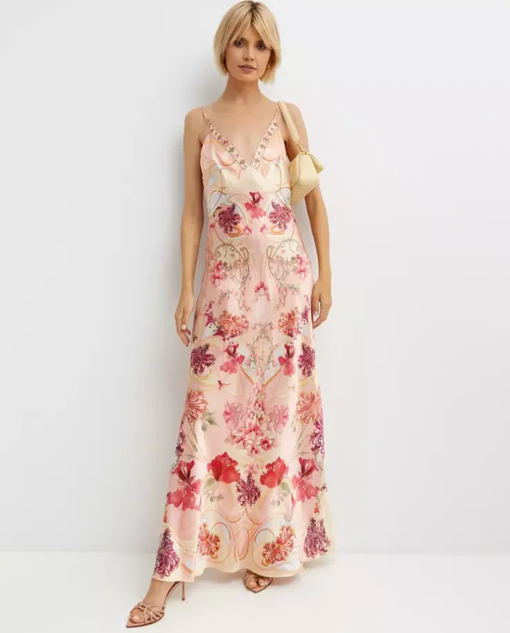 Sukienka maxi w kwiaty na cienkie ramiączka