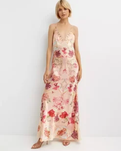 Sukienka maxi w kwiaty na cienkie ramiączka