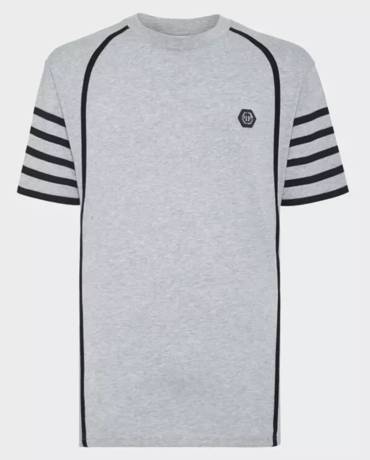 Szary t-shirt z czaszką na plecach