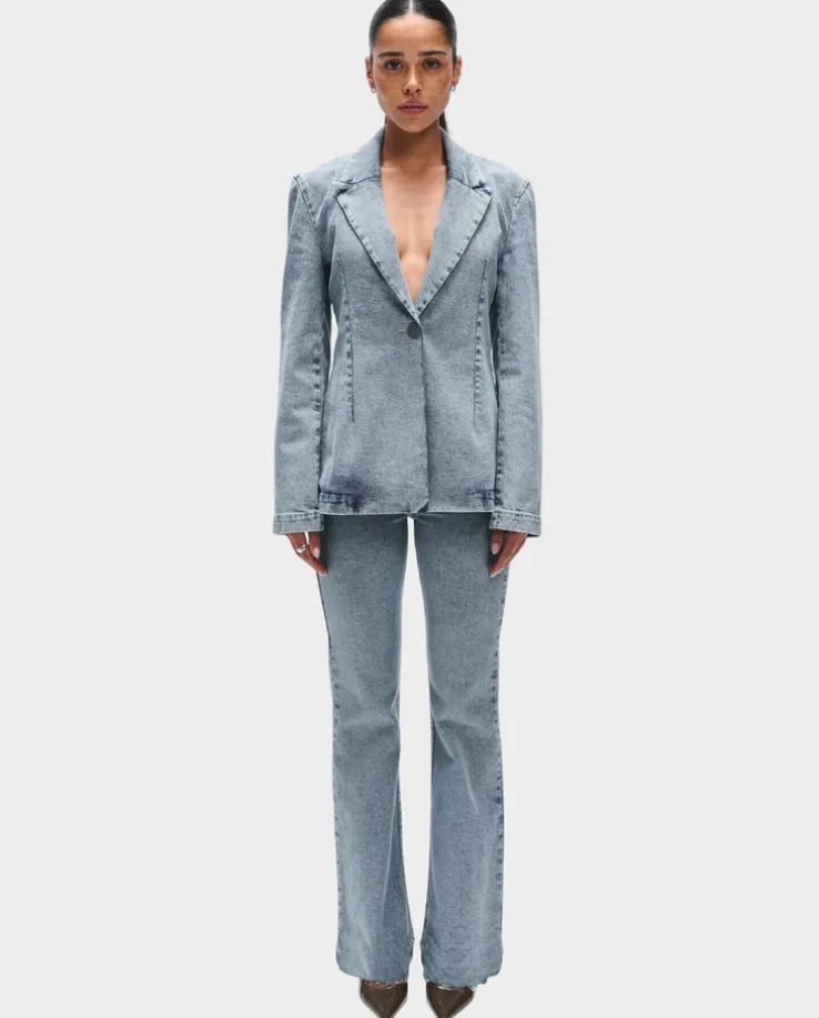 Taliowana marynarka z denimu