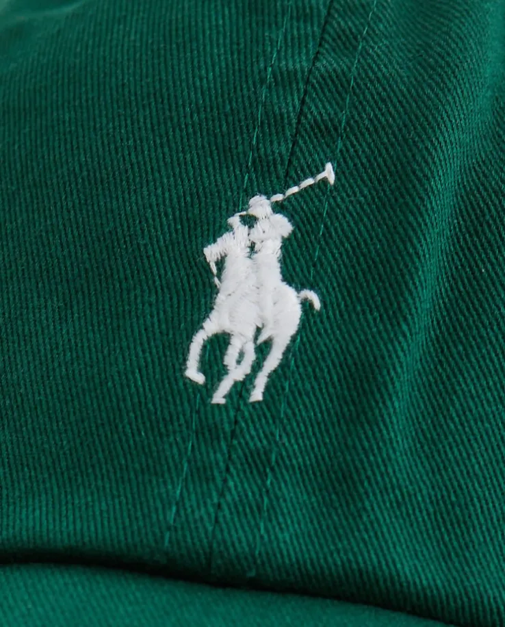 Zielona z daszkiem i haftowanym logo